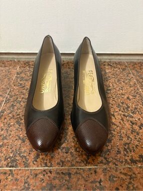 Salvatore Ferragamo Black Pumps with Brown Textured Cap Toe 6/36